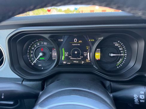 Used 2025 Jeep Wrangler Sahara AWD/4WD image 24