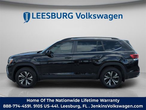 Used 2025 Volkswagen Atlas SE image 11