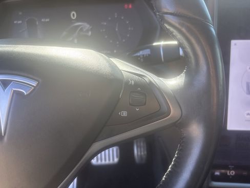 Used 2018 Tesla Model X 75D image 13