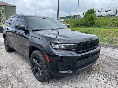 Used 2023 Jeep Grand Cherokee L Laredo AWD/4WD image 4