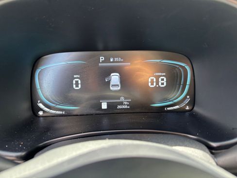 Used 2025 Kia Soul LX w/ LX Technology Package FWD image 38