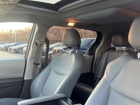 Certified 2024 Toyota Sienna XLE w/ XLE Plus Package image 8