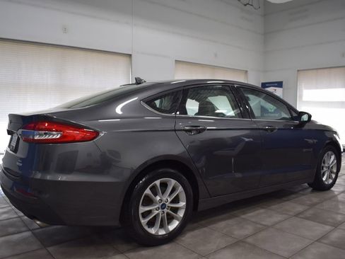 Used 2020 Ford Fusion SE image 4