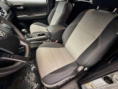 Used 2022 Toyota Tacoma TRD Sport w/ TRD Premium Sport Package RWD image 11