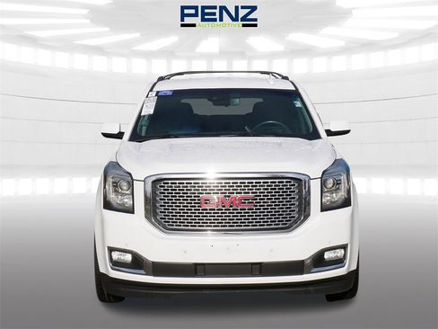 Used 2017 GMC Yukon Denali image 3