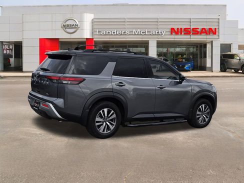 Used 2022 Nissan Pathfinder SL image 3