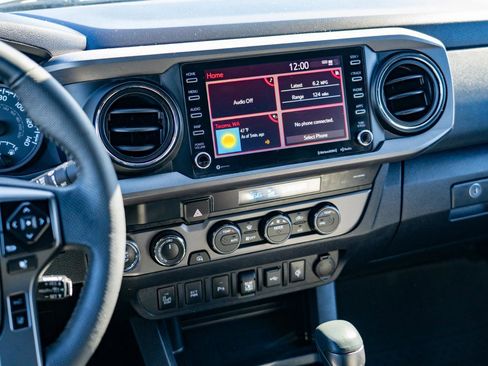 Used 2021 Toyota Tacoma TRD Off-Road w/ Technology Package AWD/4WD image 22