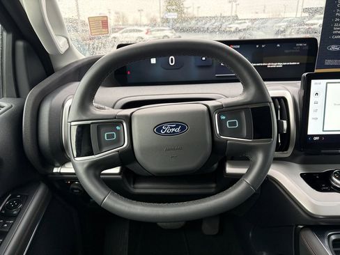 Certified 2025 Ford Expedition Active image 24