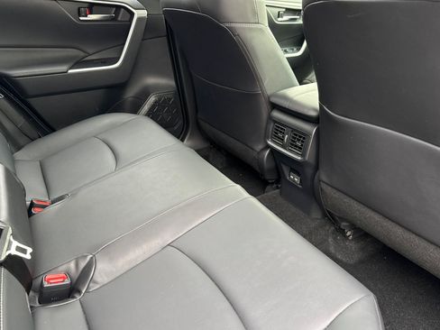 Used 2022 Toyota RAV4 XLE Premium AWD/4WD image 33