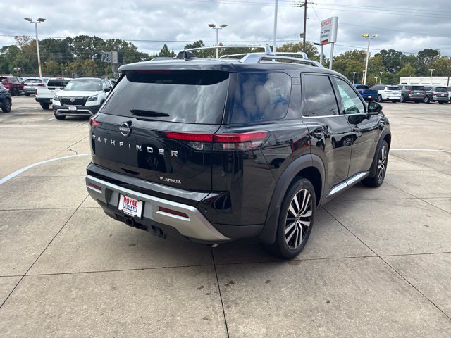 Used 2024 Nissan Pathfinder Platinum FWD image 5