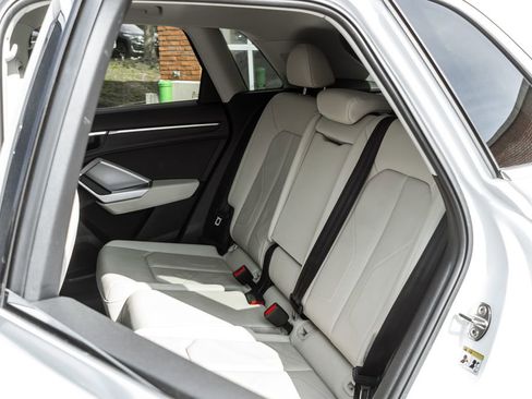 Used 2024 Audi Q3 2.0T Premium image 26