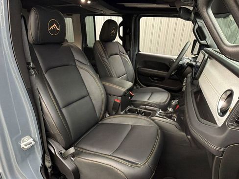 Used 2025 Jeep Wrangler Unlimited Sahara w/ Safety Group AWD/4WD image 38
