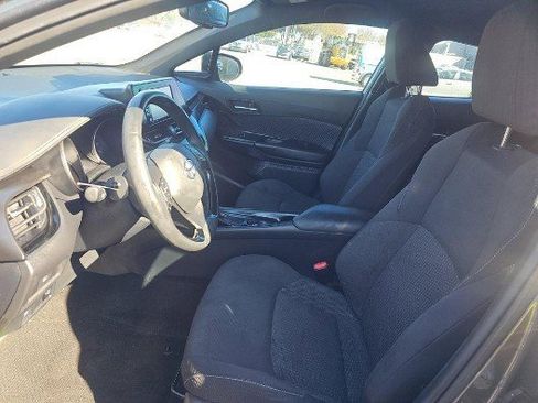 Used 2018 Toyota C-HR XLE image 4