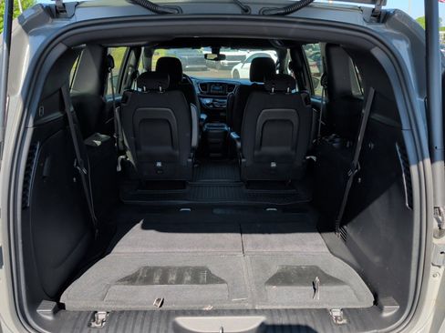 Used 2020 Chrysler Pacifica Touring w/ S Appearance Package FWD image 18