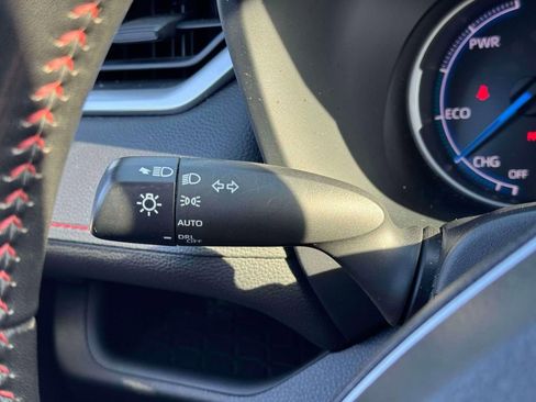 Used 2022 Toyota RAV4 SE image 21