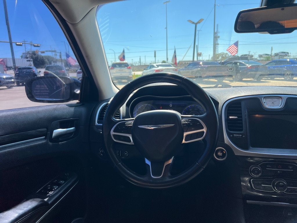 Used 2018 Chrysler 300 Touring RWD image 16