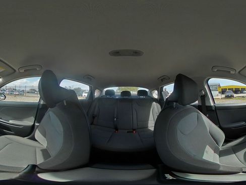 Used 2025 Kia K4 LXS image 40