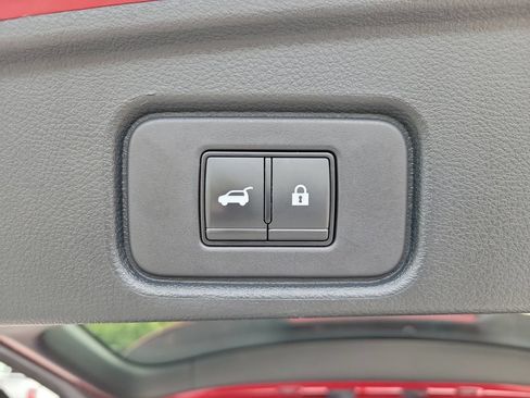 Certified 2023 Nissan Pathfinder SL FWD image 9