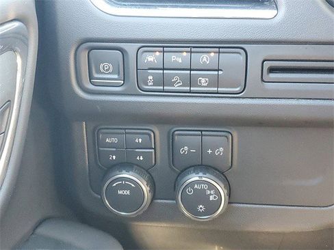 Certified 2023 Chevrolet Suburban Z71 w/ Luxury Package image 20