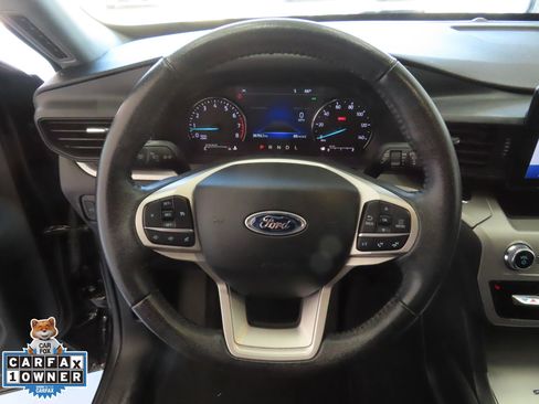 Used 2022 Ford Explorer XLT image 16
