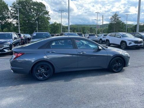 Used 2023 Hyundai Elantra SEL FWD image 3