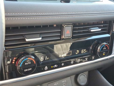 Used 2024 Nissan Rogue Platinum image 17