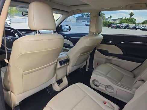 Used 2016 Toyota Highlander Limited FWD image 15