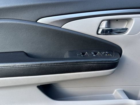 Used 2017 Honda Pilot EX image 11