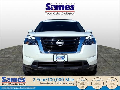 Used 2024 Nissan Pathfinder SV image 3