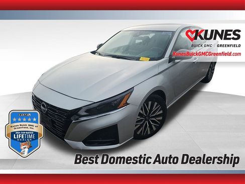 Used 2024 Nissan Altima 2.5 SV image 1