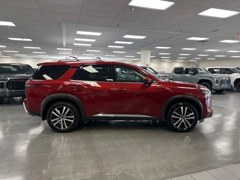 Used 2025 Nissan Pathfinder Platinum w/ Cargo Package FWD image 9