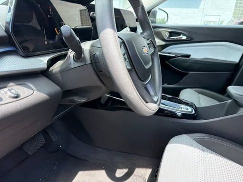 Used 2025 Chevrolet Trax LT FWD image 39