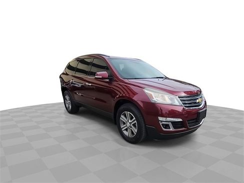 Used 2017 Chevrolet Traverse LT image 2