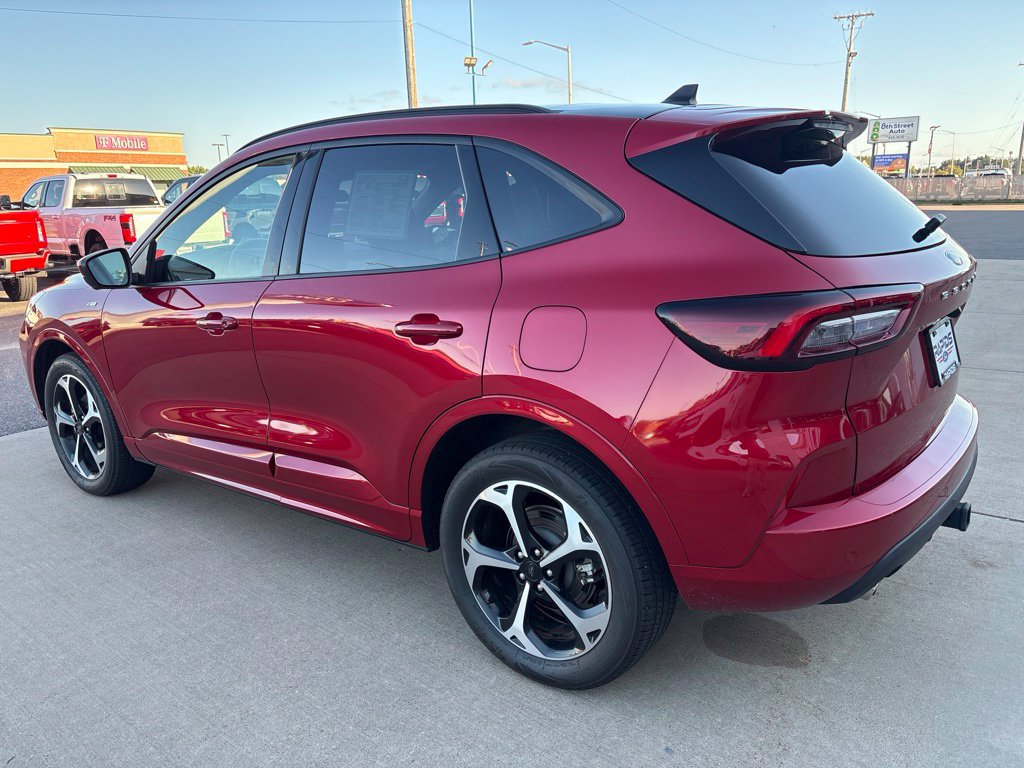 Used 2023 Ford Escape ST-Line Select w/ Tech Pack #2 AWD/4WD image 5