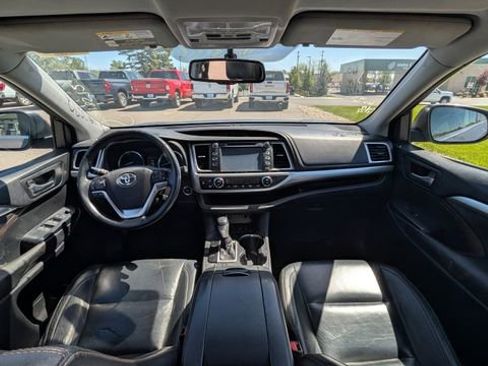 Used 2016 Toyota Highlander XLE AWD/4WD image 6