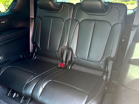 Used 2024 Jeep Grand Cherokee L Limited w/ Black Appearance Package AWD/4WD image 20