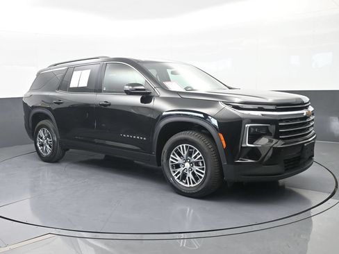 Used 2024 Chevrolet Traverse LT FWD image 8