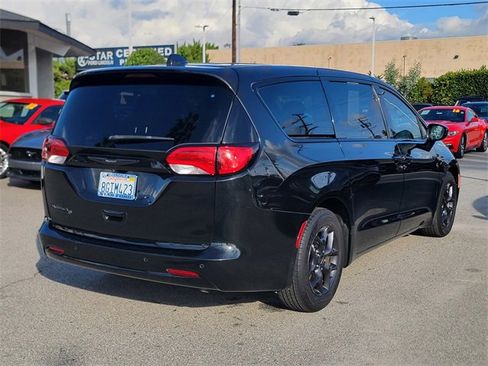 Used 2018 Chrysler Pacifica Touring Plus w/ S Appearance Package image 4