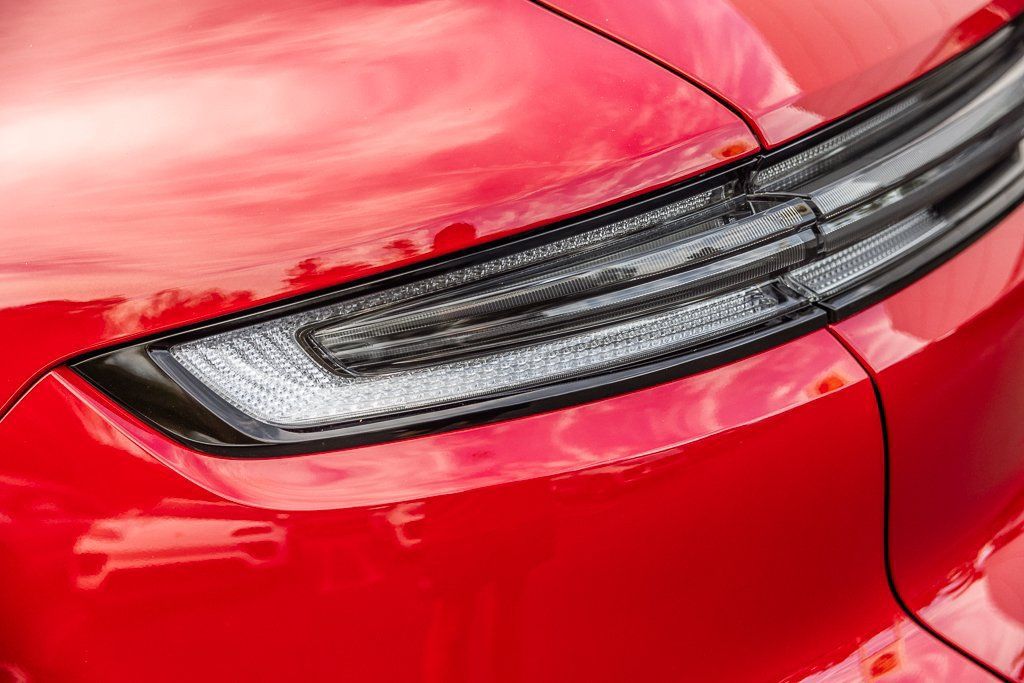 Certified 2025 Porsche Cayenne E-Hybrid AWD/4WD image 30