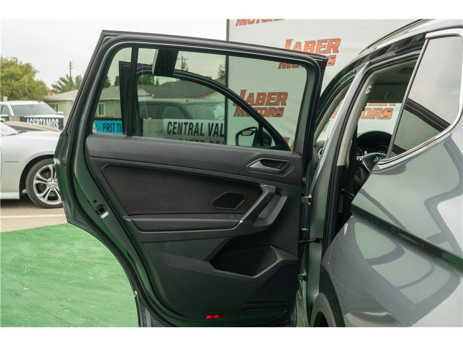 Used 2020 Volkswagen Tiguan SE w/ Panoramic Sunroof Package FWD image 37