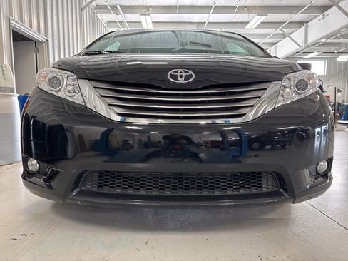 Used 2017 Toyota Sienna XLE w/ XLE Navigation Package image 36