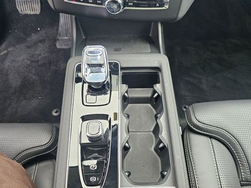 Certified 2025 Volvo XC90 T8 Ultra w/ Protection Package Premier image 22