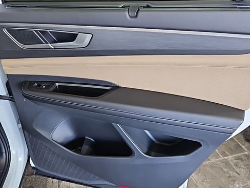 New 2026 Volkswagen Atlas Cross Sport SE image 15