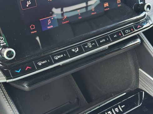 Used 2024 Jeep Wagoneer L Series II RWD image 33
