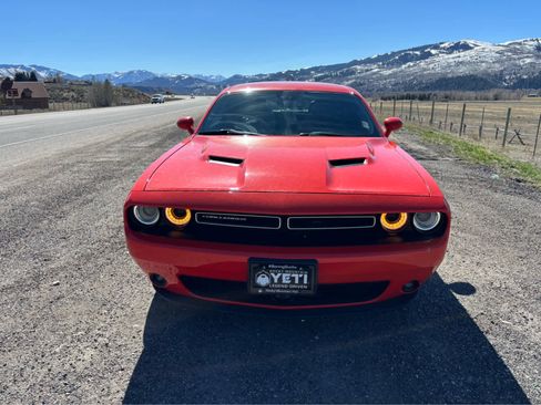 Used 2021 Dodge Challenger SXT w/ Plus Package image 12