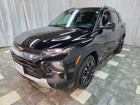 Used 2021 Chevrolet TrailBlazer LT w/ Convenience Package image 2