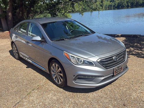 Used 2017 Hyundai Sonata Sport FWD image 2