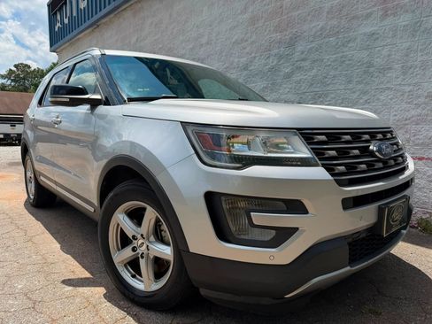 Used 2016 Ford Explorer XLT w/ Equipment Group 202A FWD image 1