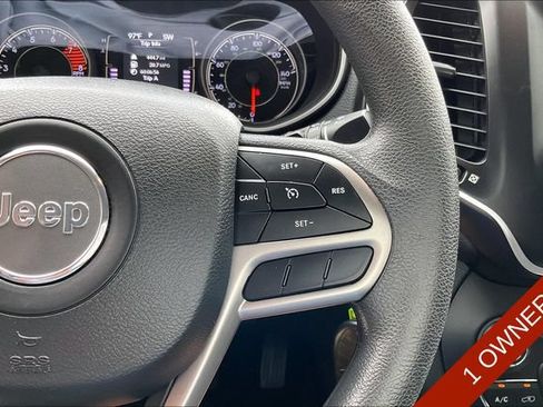 Used 2019 Jeep Cherokee Latitude w/ Popular Appearance Group FWD image 18