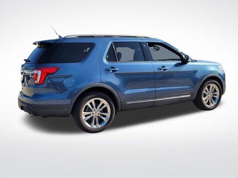 Certified 2018 Ford Explorer XLT w/ Equipment Group 202A image 9